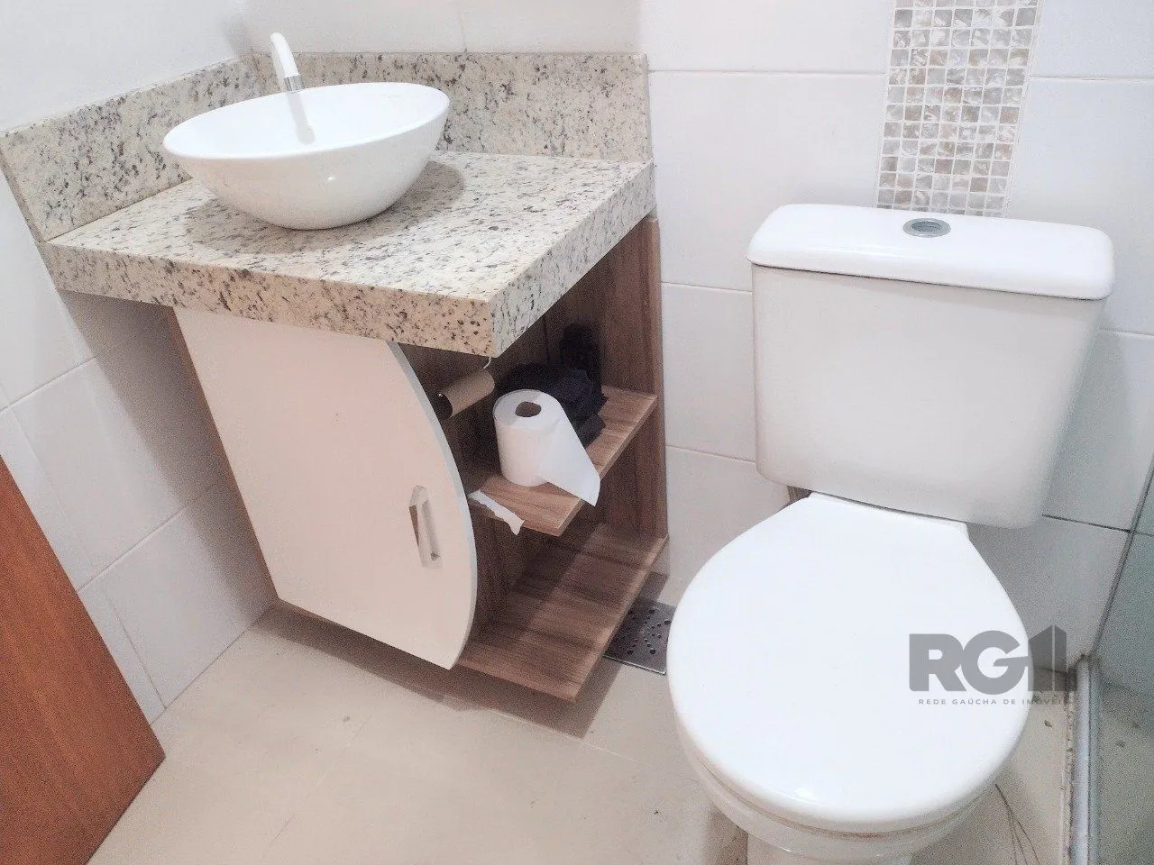 Imagem CASA TÉRREA - 2 DORMITÓRIOS, ÁREA COBERTA COM CHURRASQUEIRA , TERRAÇO - 02 VAGAS