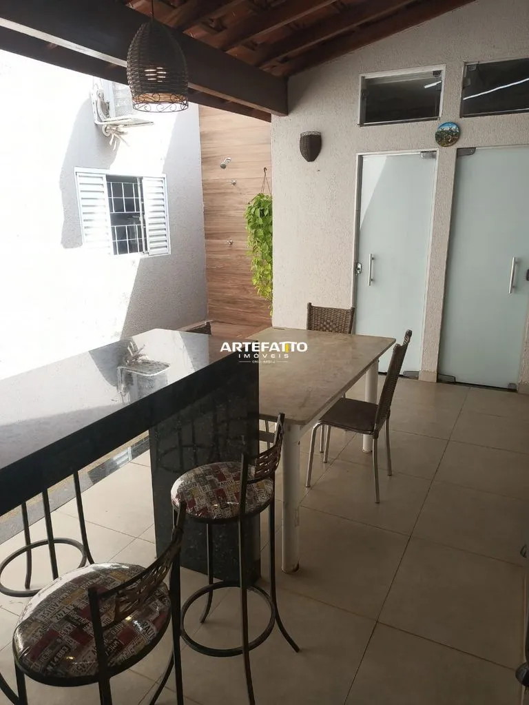 Imagem Casa jardim Cambuí, 2 dorm. Varanda com churrasqueira. Excelente.