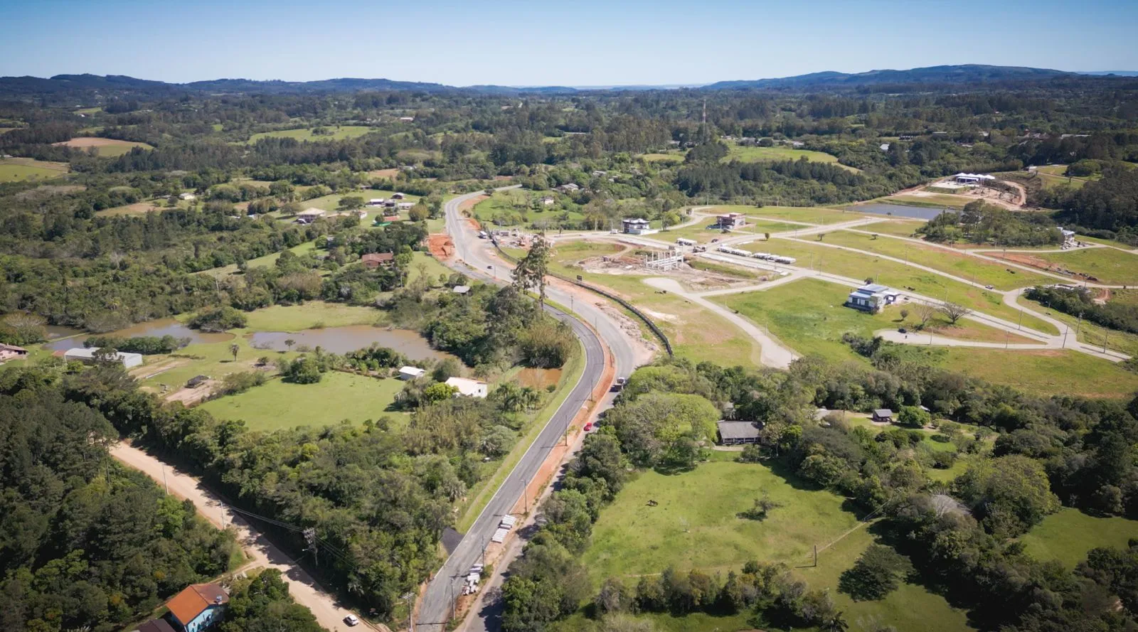 Imagem Terreno à venda em Viamão, Lomba do Pinheiro, 2099m2