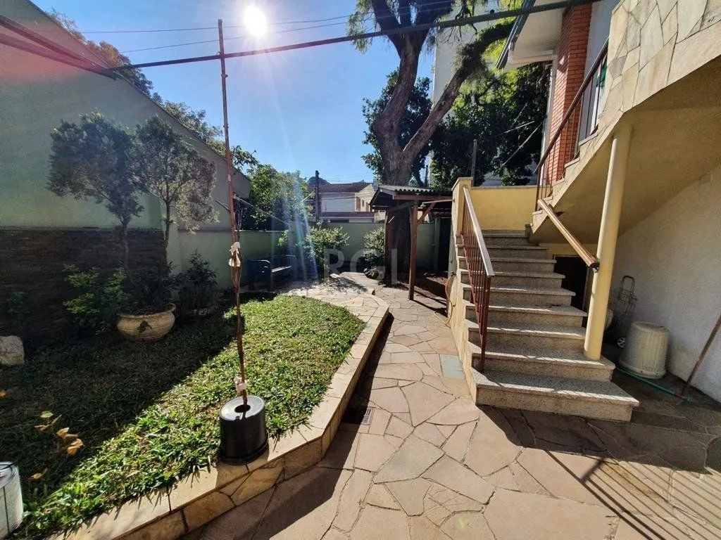 Imagem Casa para Venda - 250m², 4 dormitórios, sendo 1 suites, 4 vagas - Centro