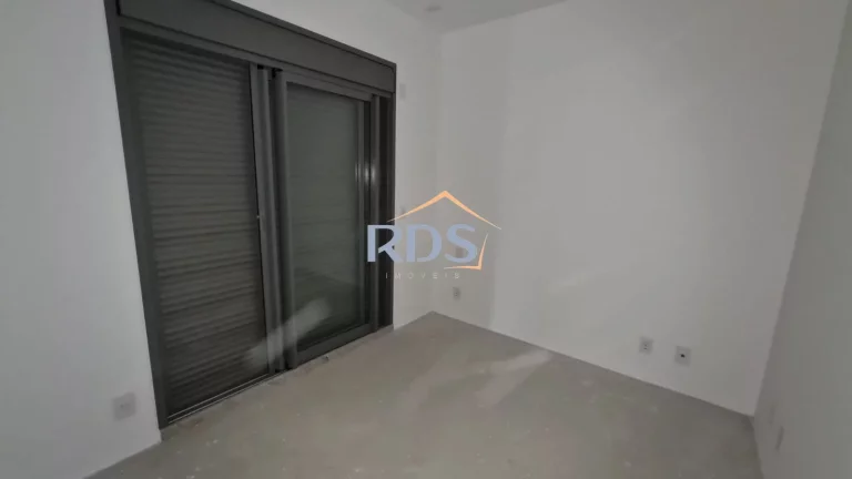 Imagem Vende excelente apartamento de 160m² com 3 su;ites e 2 vagas no contrapiso