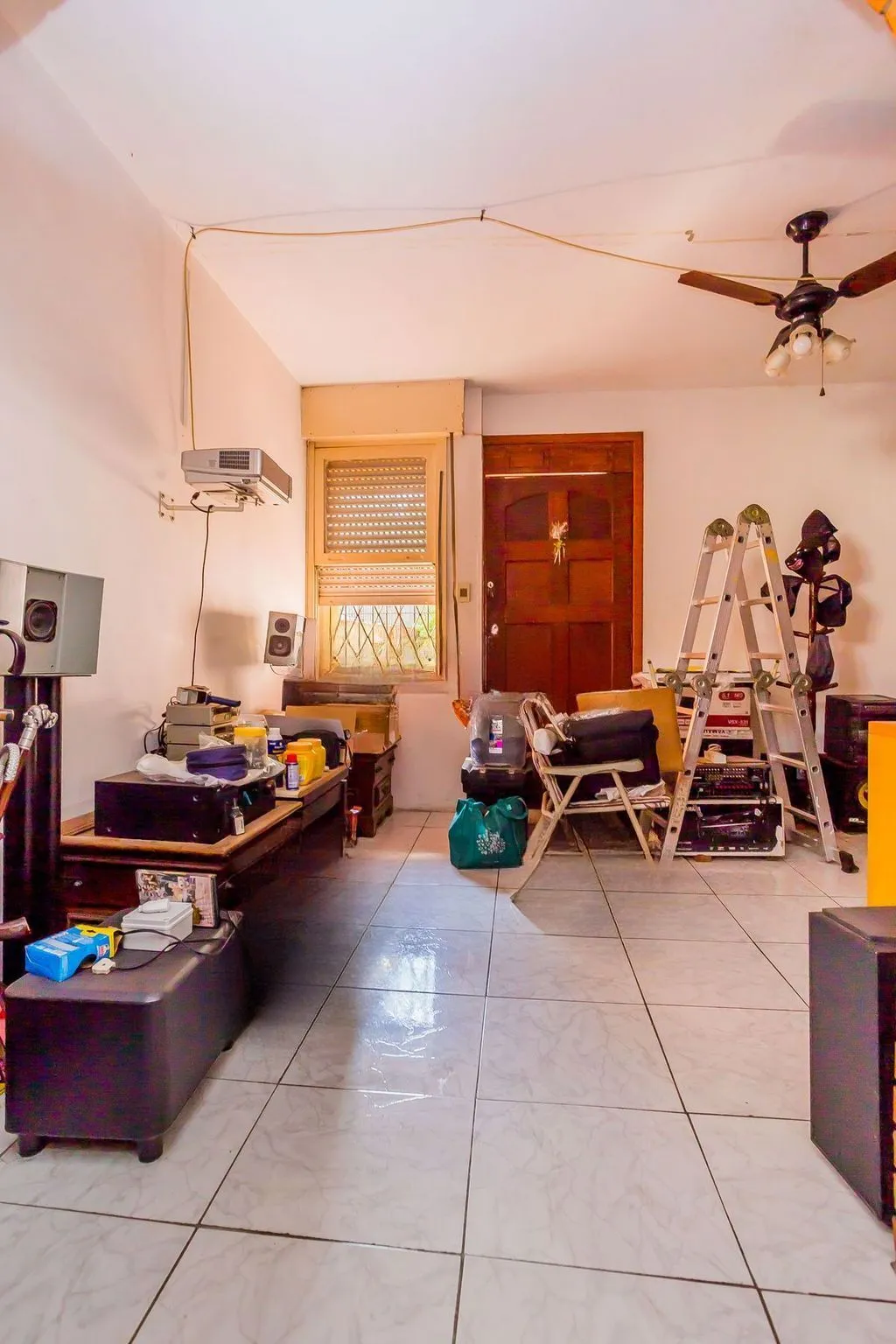 Imagem Casa de 6 dormitórios à venda No Bairro Jardim do Salso - Porto Alegre