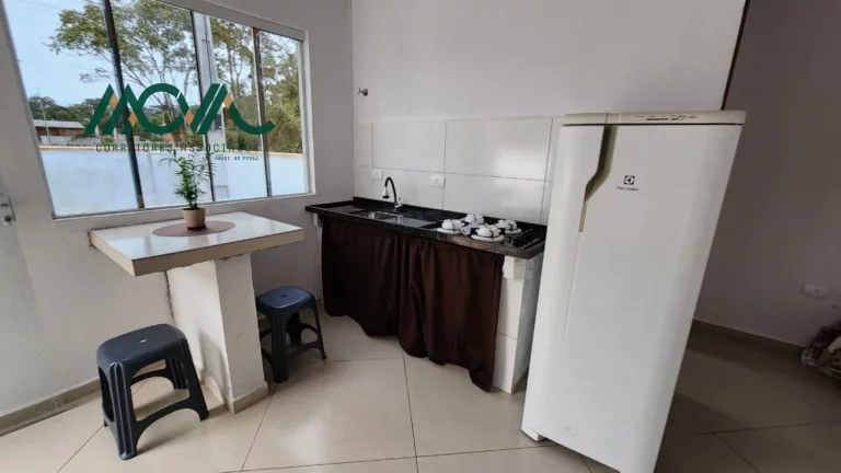 Imagem Kitnet mobiliada Unidade 01, primeira locação, com um banheiro, quarto, sala e área de serviço.