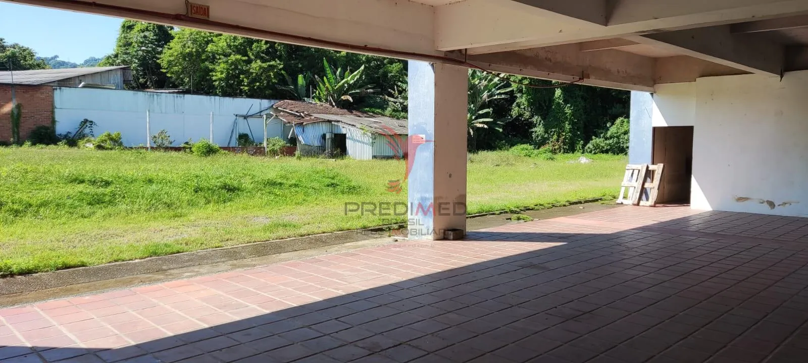 Imagem Galpão para venda com pé direito de 3 metros e com mais um terreno