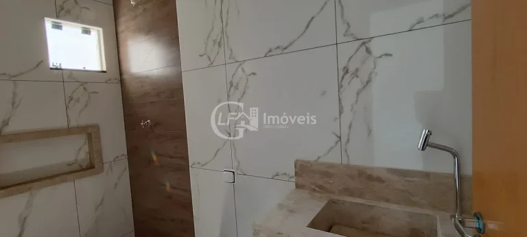 Imagem Casa à venda em Campo Grande-MS, bairro Santo Antônio: 3 quartos, 1 suíte, 4 banheiros, 3 vagas, 122m². Aproveite!