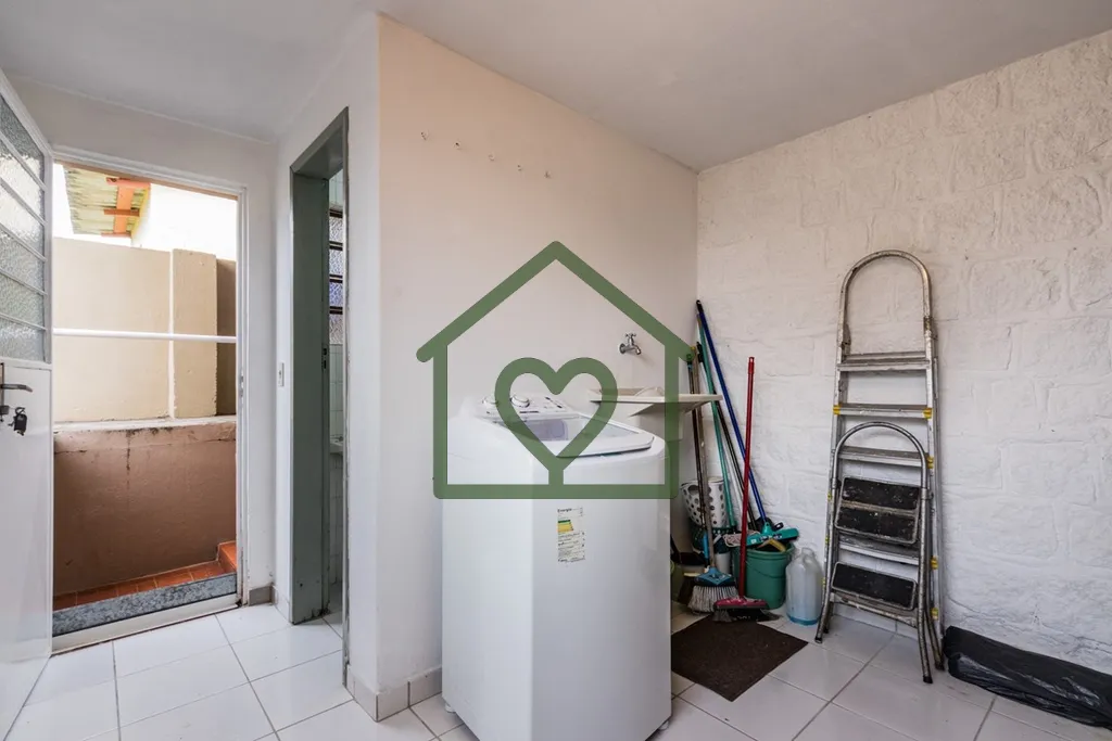 Imagem CASA DE 99m² COM 2 DORMITÓRIOS, 2 BANHEIROS, ESCRITÓRIO, COZINHA, LAVANDERIA, DESPENSA. AMPLO PÁ...