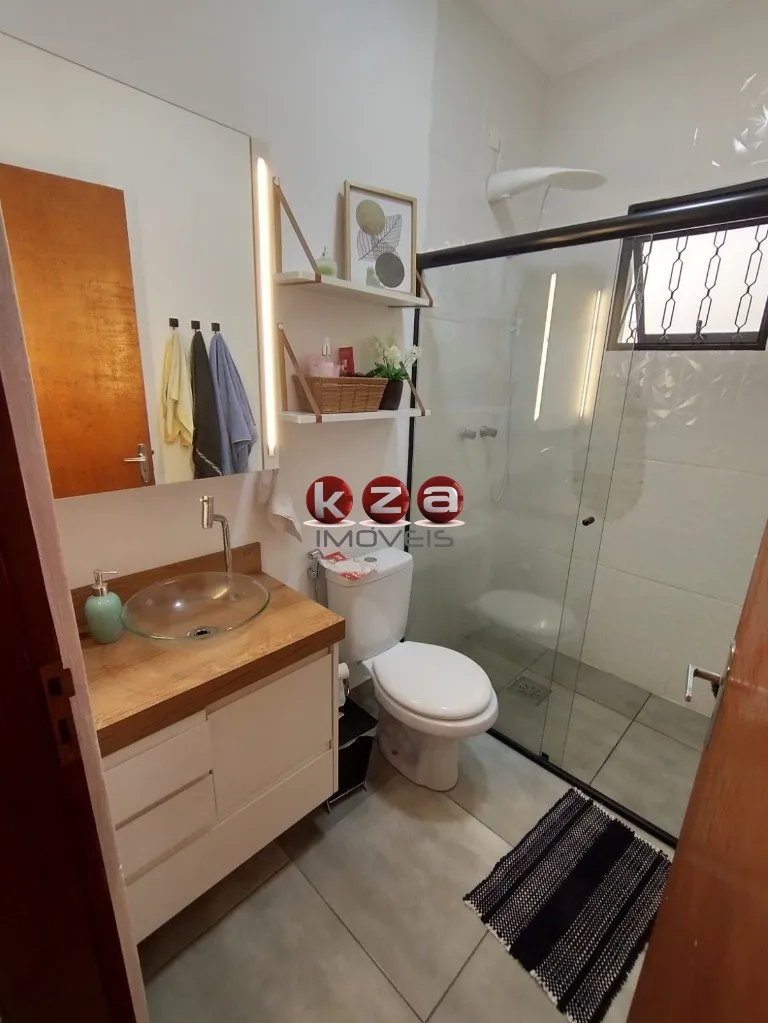 Imagem Casa em Condomínio de Luxo no Parque das Colinas - Valinhos-SP 2 Quartos, 1 Suíte, 3 Salas, 2 Banheiros, 3 Vagas - 160m²