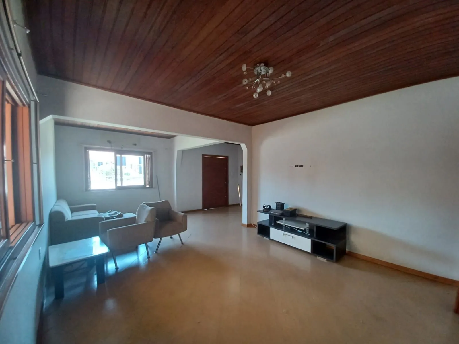Imagem Casa de 3 quartos, suíte e patio no bairro Medianeira em POA