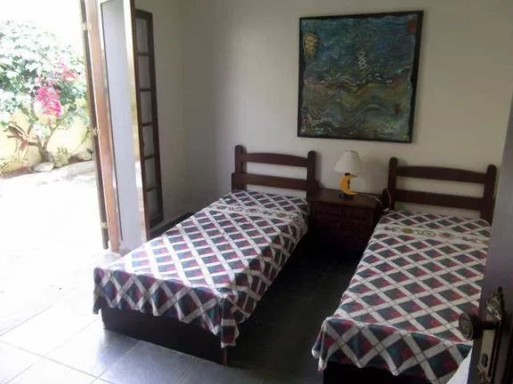 Imagem CASA COM PISCINA PERTINHO DA PRAIA