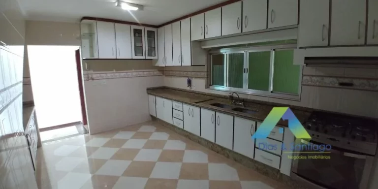 Foto do imóvel SANTO ANDRÉ Sobrado 350M², 3 suítes, espaço gourmet, 5 vagas com ótima localização e valor !!!