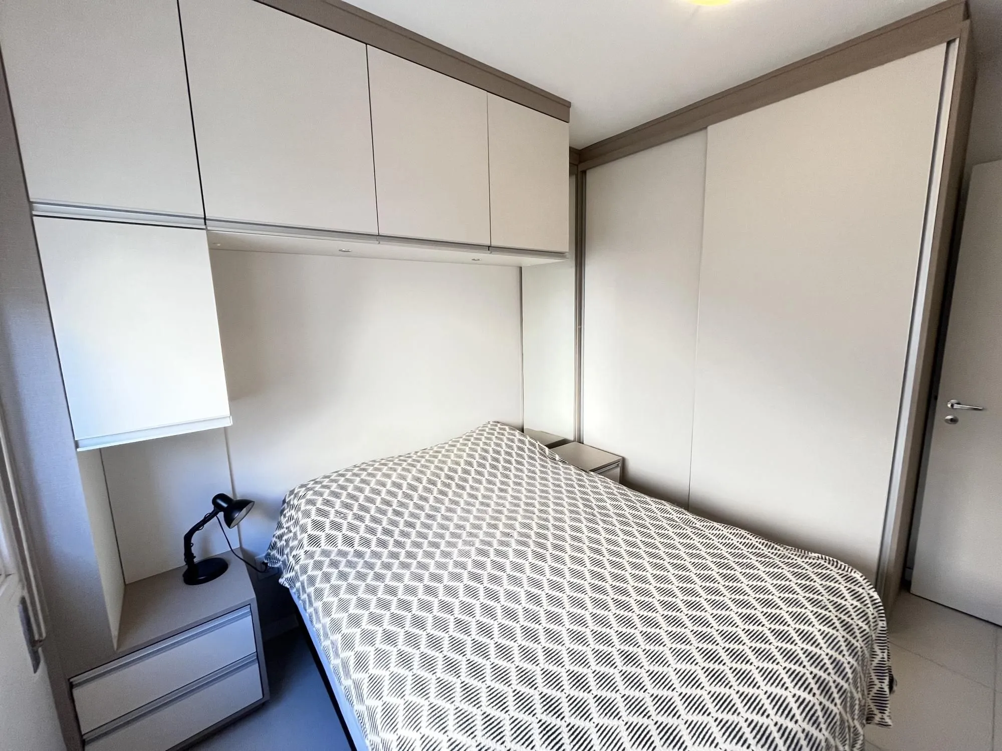 Imagem Apartamento de 2 quartos, suíte e 1 vaga de garagem no bairro Santana em POA/RS
