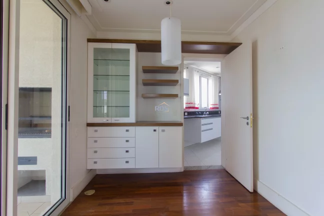 Imagem Vende apartamento de 260m² com 4 suítes e 4 vagas no Edifício Lindenberg Tangará
