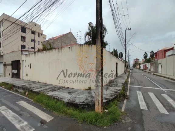 Foto do imóvel Casa de ESQUINA à Venda na Coroa do Meio. Próximo ao Condomínio La Villette.