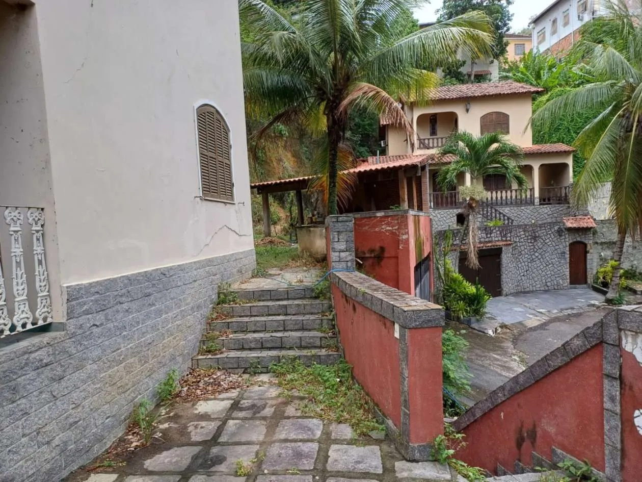Imagem Ótima casa duplex espaçosa com 5 quartos e área de lazer!
