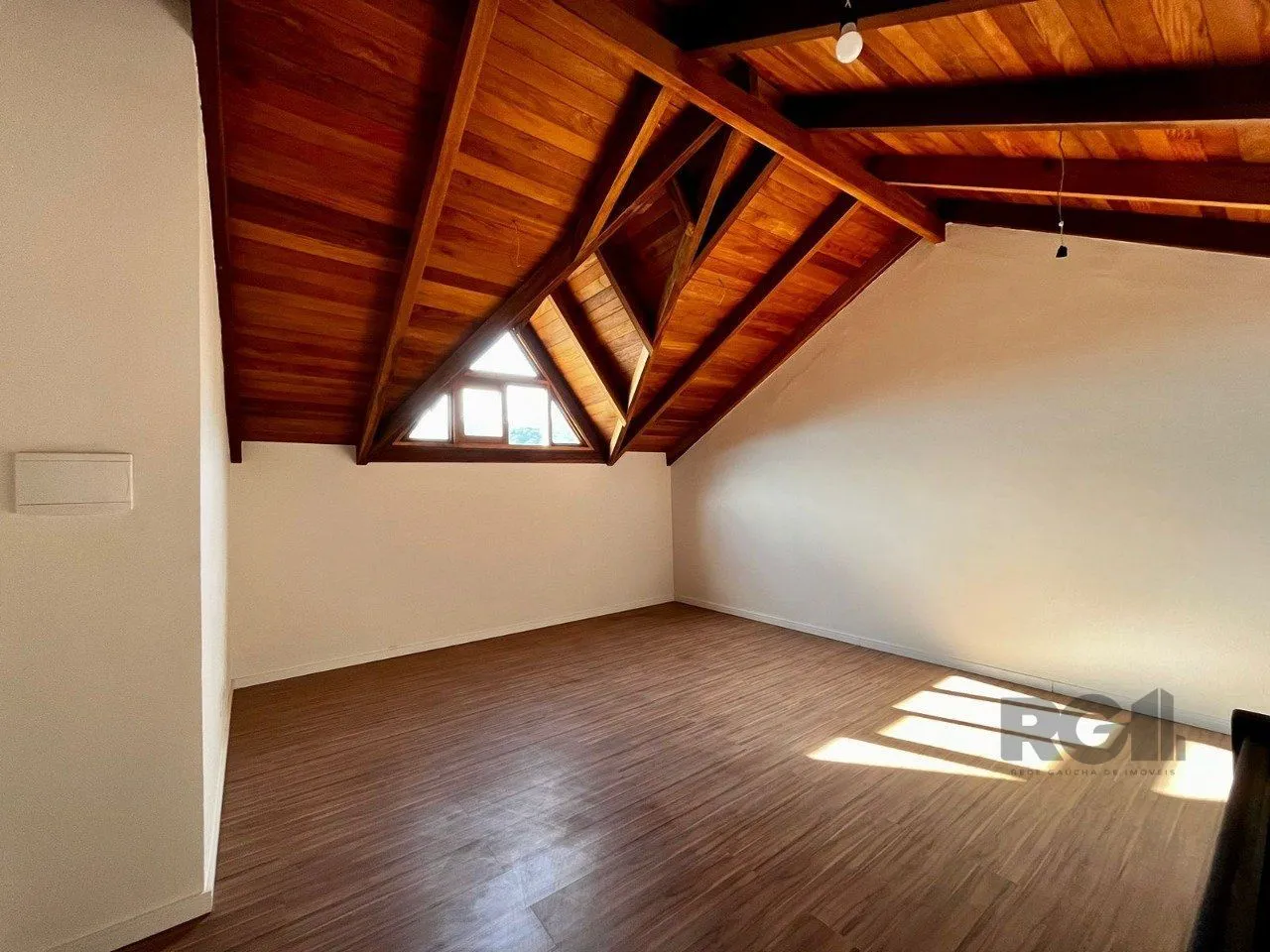 Imagem Casa 3 quartos, suíte, 2 vagas, piscina, 240m² - Vila Nova POA/RS