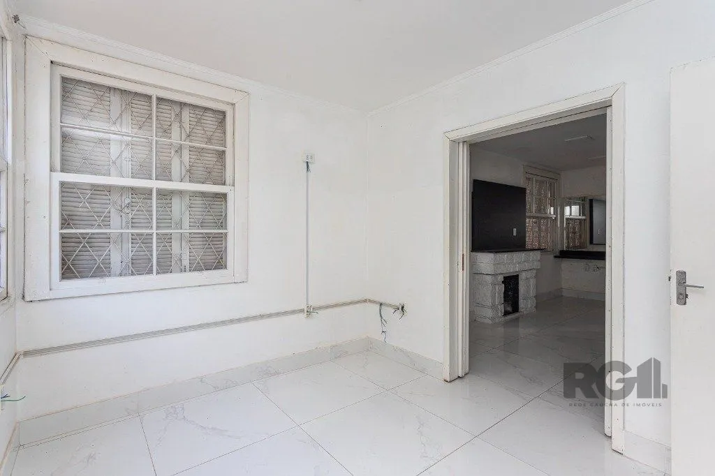 Imagem Casa Espaçosa de 3 Dormitórios à Venda no Bairro Moinhos De Vento!