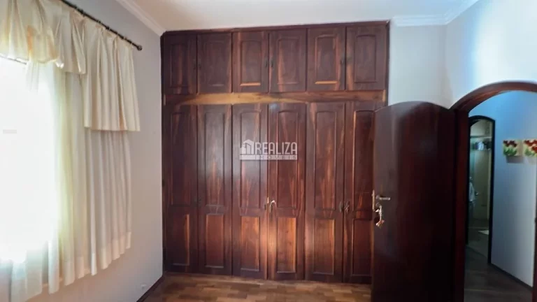 Imagem Casa à venda com 3 dormitórios no bairro Mercês, em Uberaba