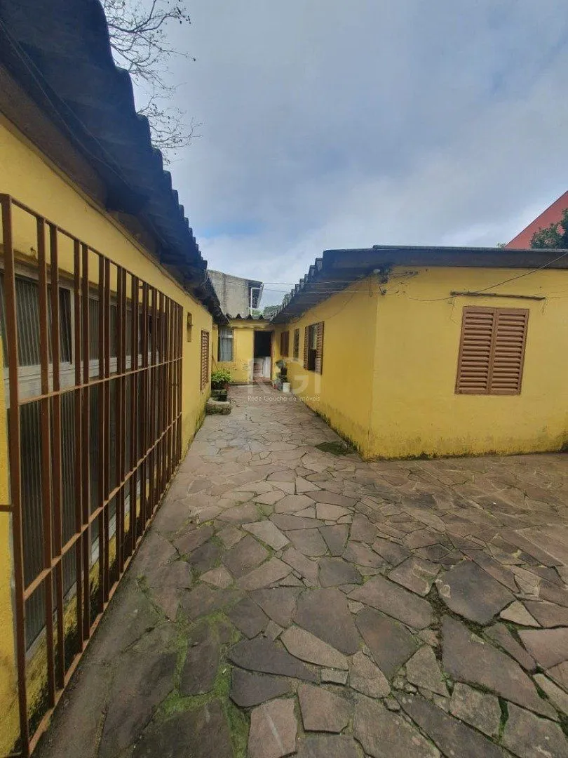 Imagem Casa para Venda - 226.9m², 5 dormitórios, sendo 2 suites, 5 vagas - Teresópolis