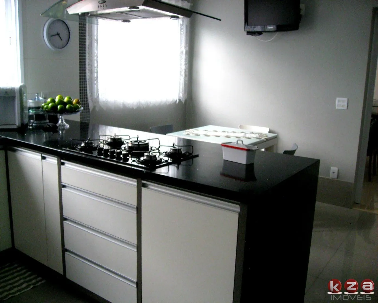 Imagem Magnífica casa em condomínio à venda em Valinhos-SP, no Condomínio Residencial Querencia: 4 quartos, 4 suítes, 3 salas, 8 banheiros, 4 vagas de garagem, 395m².