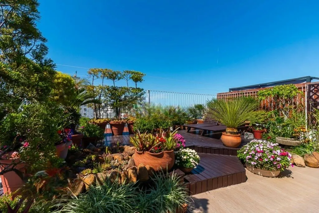 Cobertura Reformada com Terraço, Espaço Gourmet e Vista da Cidade