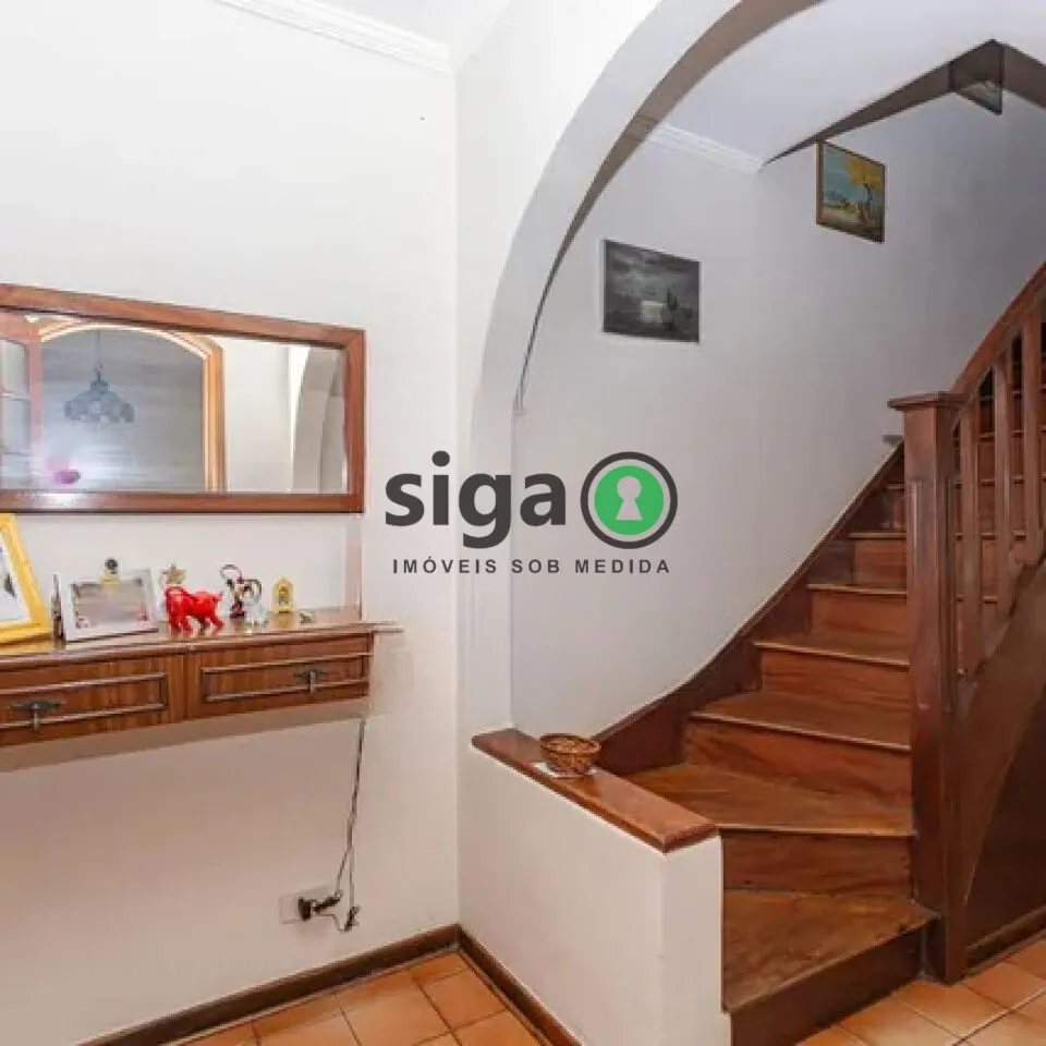 Imagem Casa na Vila Mariana com varanda e localização estratégica perto do metrô.