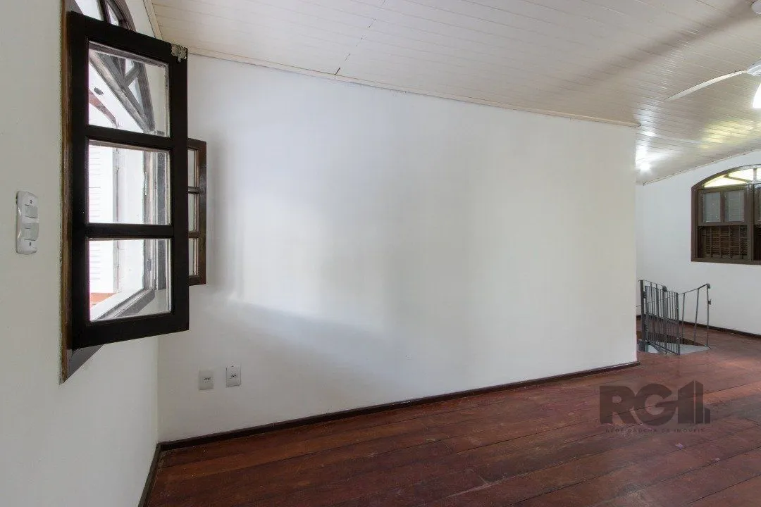 Imagem Casa para Venda - 200m², 3 dormitórios, 2 vagas - Cavalhada
