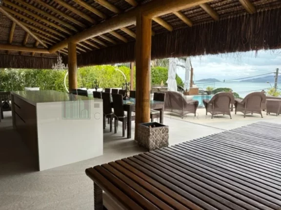 Imagem Deslumbre-se com esta incrível oportunidade de adquirir uma casa dos sonhos no exclusivo condomínio Yacamim, localizado em Ilhabela. Com uma vista esp