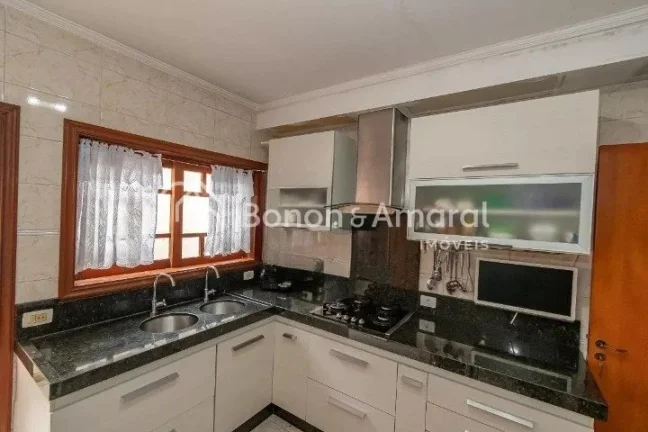 Imagem Sobrado construído em 3 níveis à venda em ótimo bairro de Campinas-SP. No pavimento térreo poss...