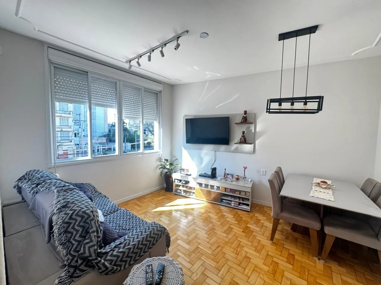 Imagem Apartamento de 2 Dormitórios totalmente reformado com churrasqueira