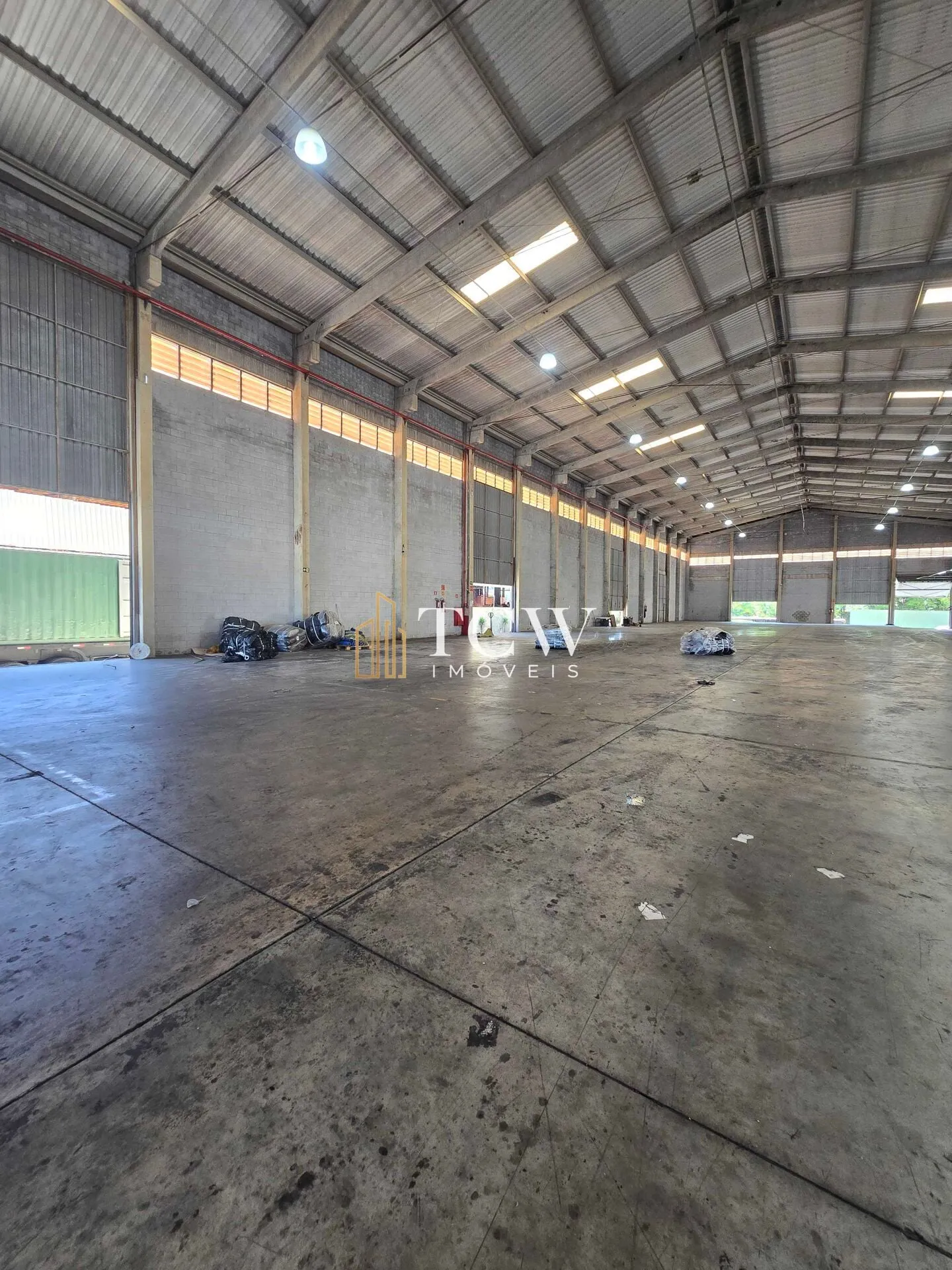 Imagem Galpão Industrial para Locação em Guarulhos/SP | 3.500 m² | 13 Docas | Próximo à Rodovia Presidente Dutra