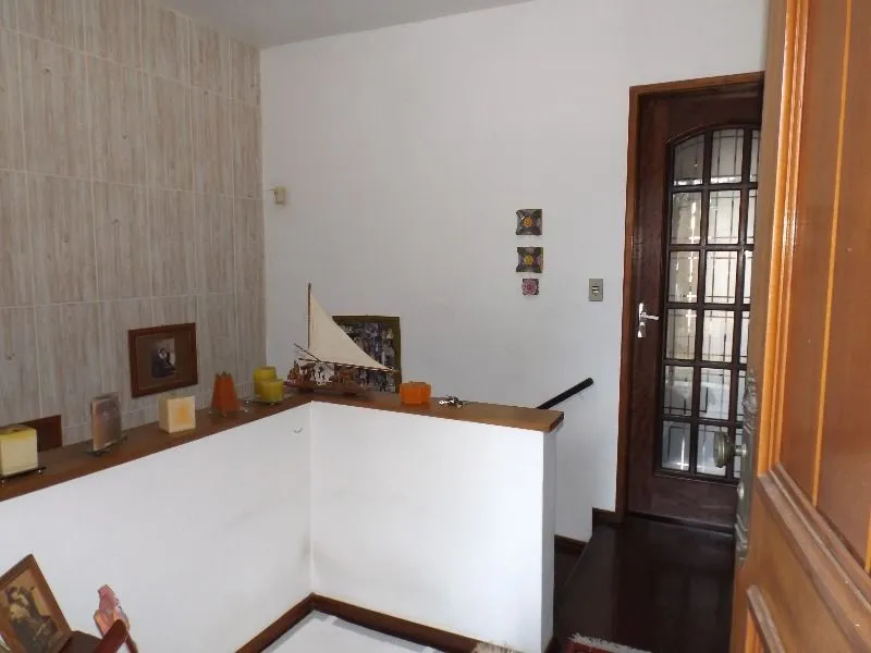 Imagem Casa para Venda - 250m², 3 dormitórios, sendo 3 suites, 7 vagas - Medianeira