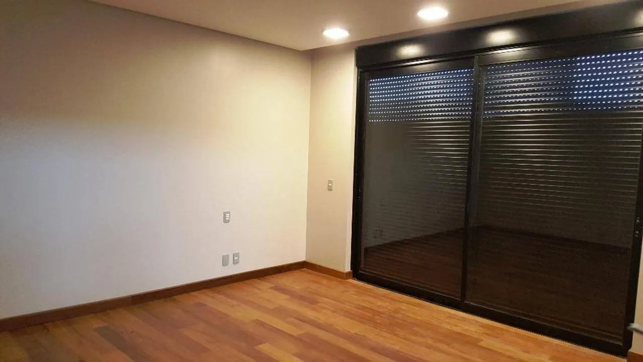 Imagem Luxuosa Residência com 4 Suítes e Área Gourmet Integrada à Venda em Alphaville Nova Esplanada 1