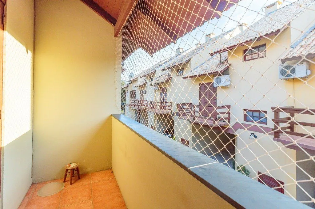 Imagem Casa 160m² - 3 dormitórios, 1 suíte, churrasqueira, terraço e 2 vagas de garagem no Guarujá