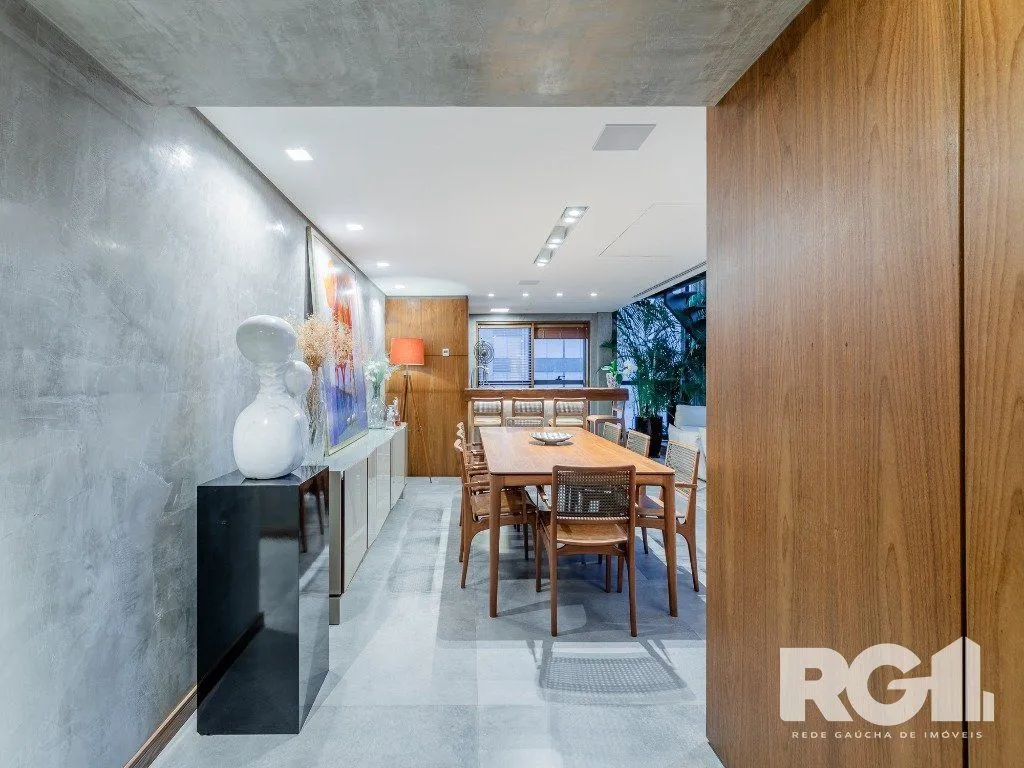 Imagem Belíssimo apartamento no Glass Aurélio andar alto, Living com pé direito duplo, 174m² privativos finamente decorado no Moinhos de Vento