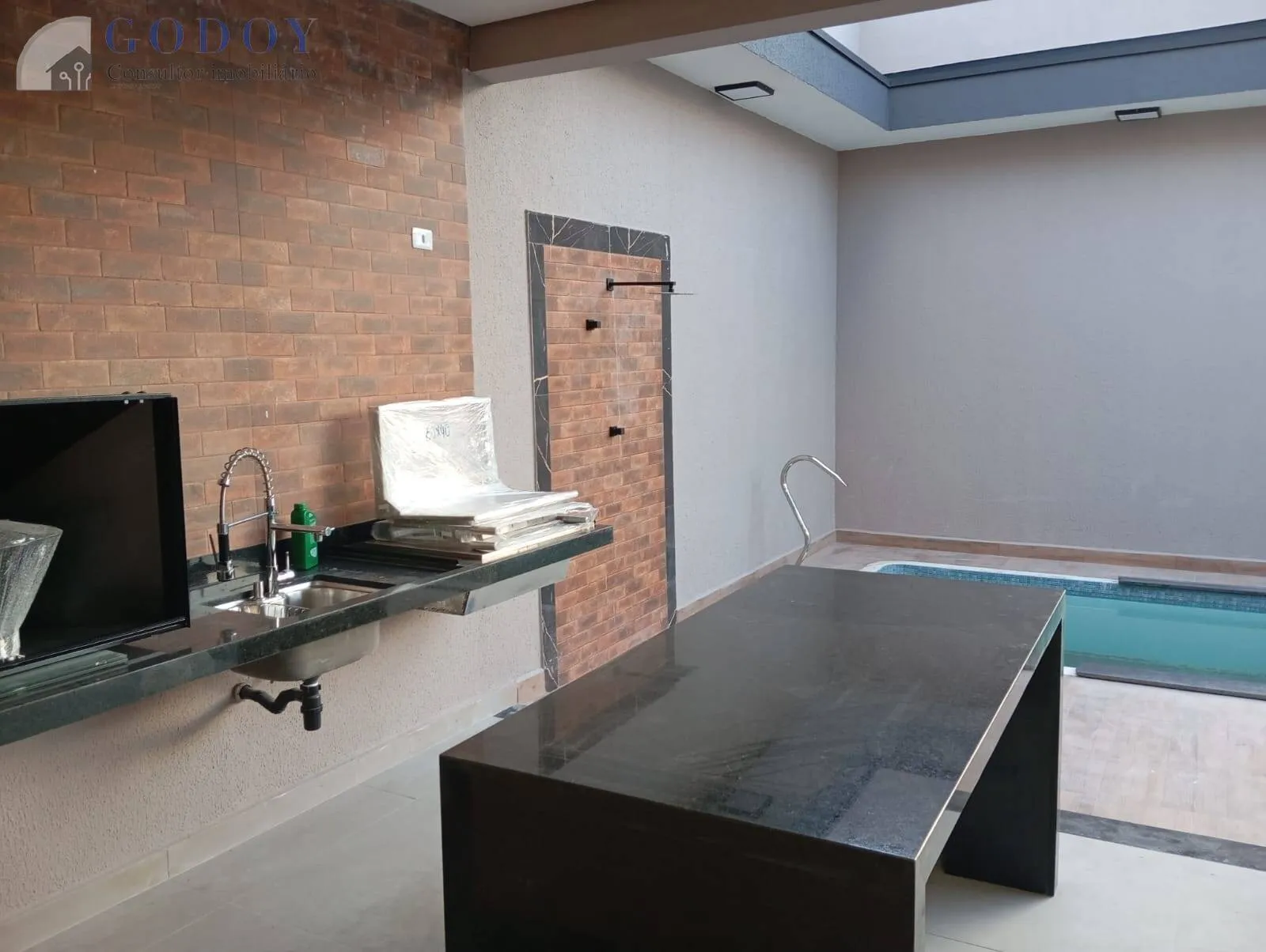 Imagem Residência Moderna com Área Gourmet, Piscina e 3 Suítes