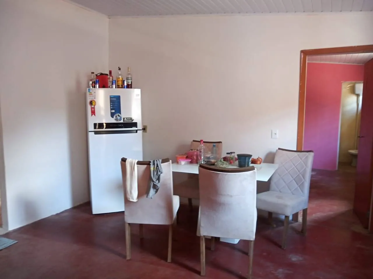 Imagem Casa 2 quartos, e espaço Comercial anexo. Terreno amplo com quintal.