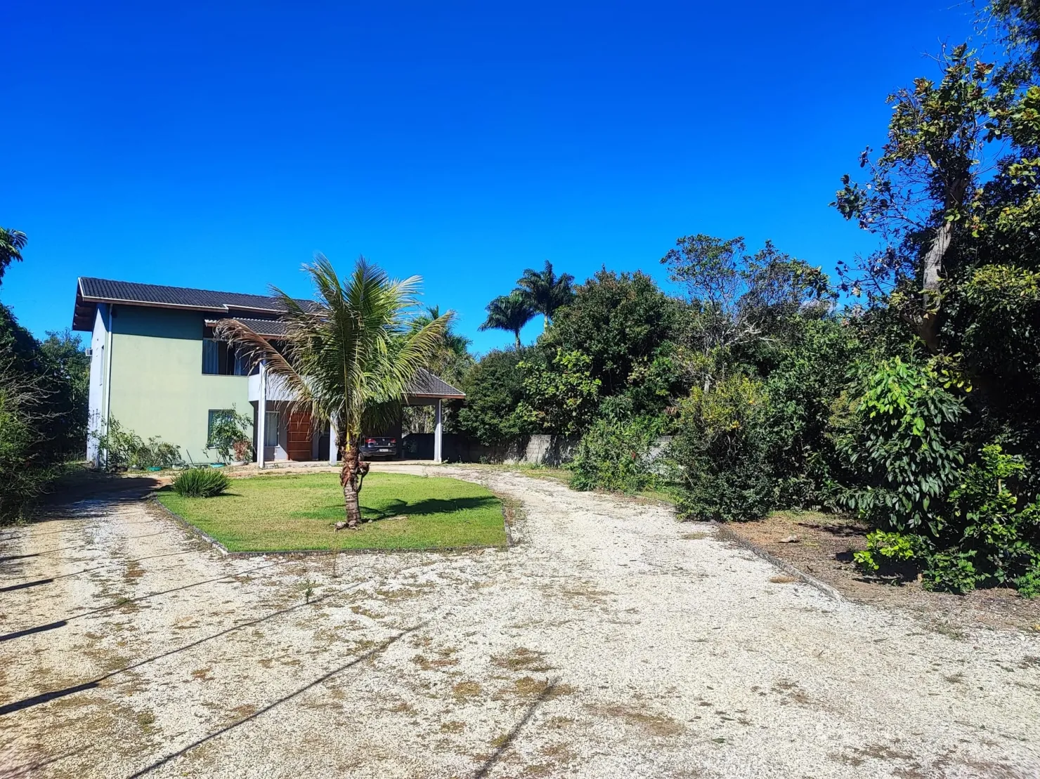 Imagem Casa à venda 3 Quartos, 1 Suite, 4 Vagas, 2105M², Parque Lago Azul, Pindamonhangaba - SP
