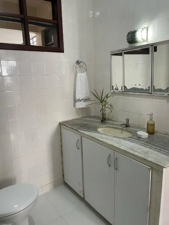 Imagem Casa com 230 m² em Tambaú, João Pessoa: 4 quartos, 3 vagas, churrasqueira e excelente localização próxima à praia.
