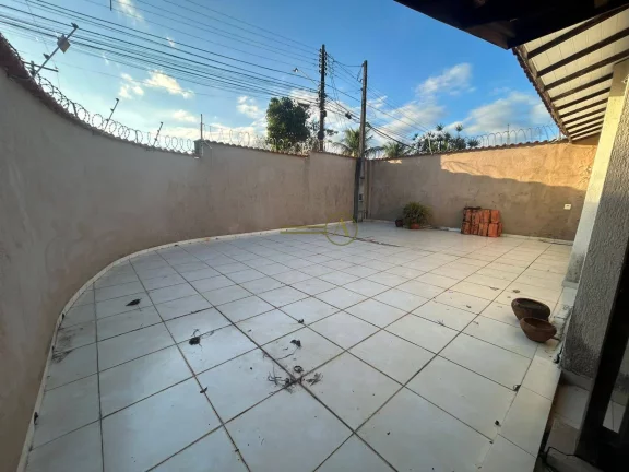 Imagem Casa lote inteiro á venda com 3 quartos (1 sendo suíte) - Jd. Peruíbe