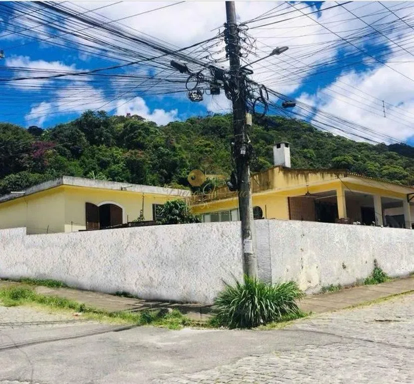 Foto do imóvel Casa para Venda em Teresópolis / RJ em Rua Caramuru