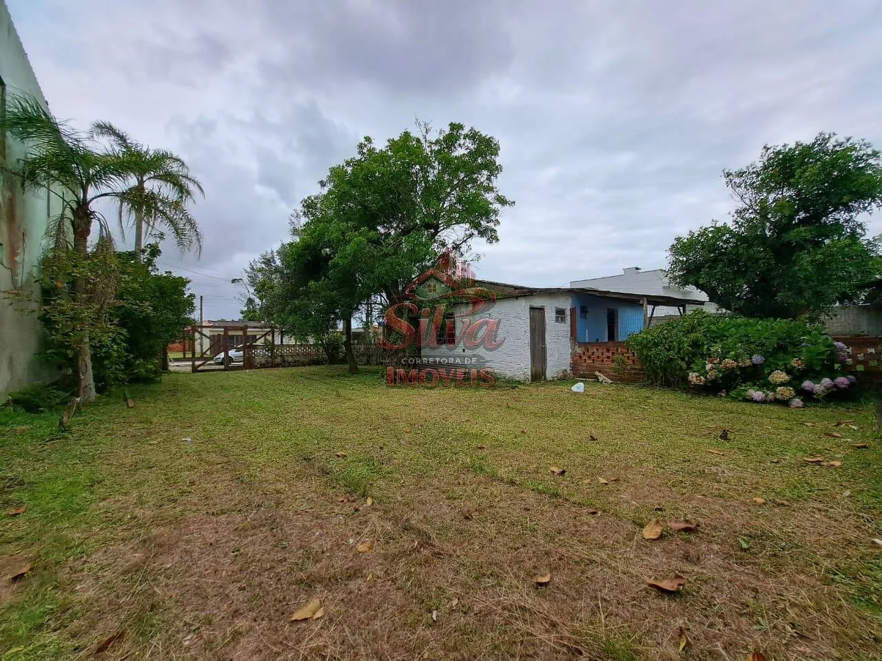 Imagem C139 | Casa 4 dormitórios com pátio cercado em Mariluz