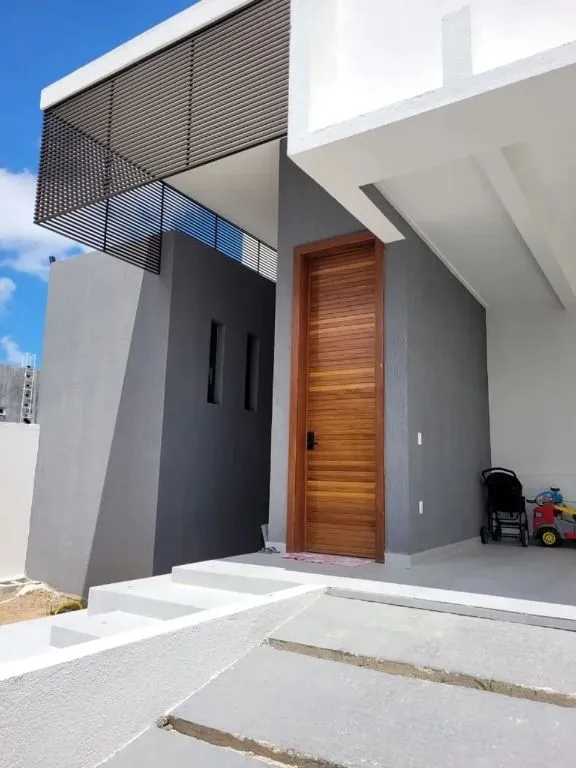 Imagem Casa térrea com 4 quartos, piscina e energia solar no Altiplano. Conforto, tecnologia e localização nobre em João Pessoa.