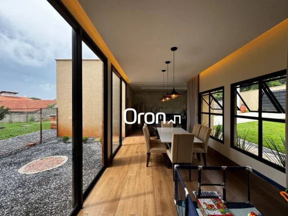 Imagem Casa com 3 dormitórios à venda, 213 m² por R$ 1.690.000,00 - Condomínio Parque dos Cisnes - Goiânia/GO