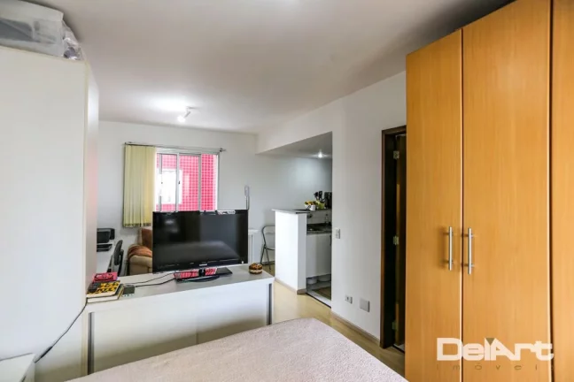 Imagem Stúdio residencial c/ sacada - 01 quadra do Shopping Curitiba - andar alto - 35,05m2 privativos - Semi-mobiliado - R$ 370.000,00.