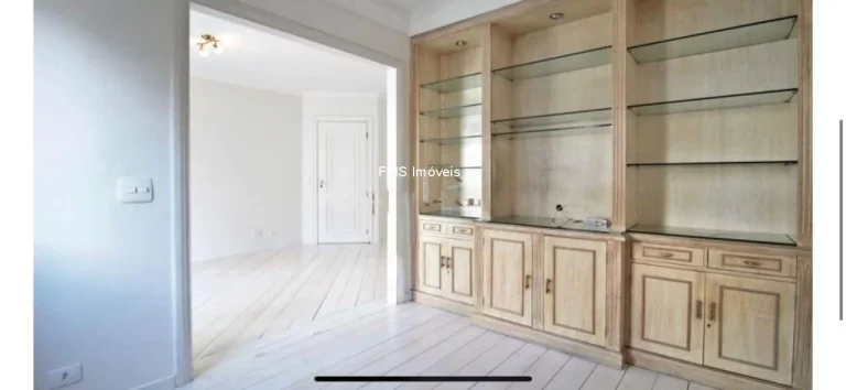 Imagem Apartamento para locação no Itaim Bibi com 3 quartos sendo 1 suíte, 2 banheiros.