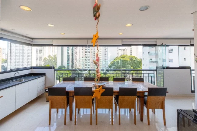 Imagem Requinte e bom gosto em 290m2 com uma planta excelente, living para três ambientes com varanda gour...