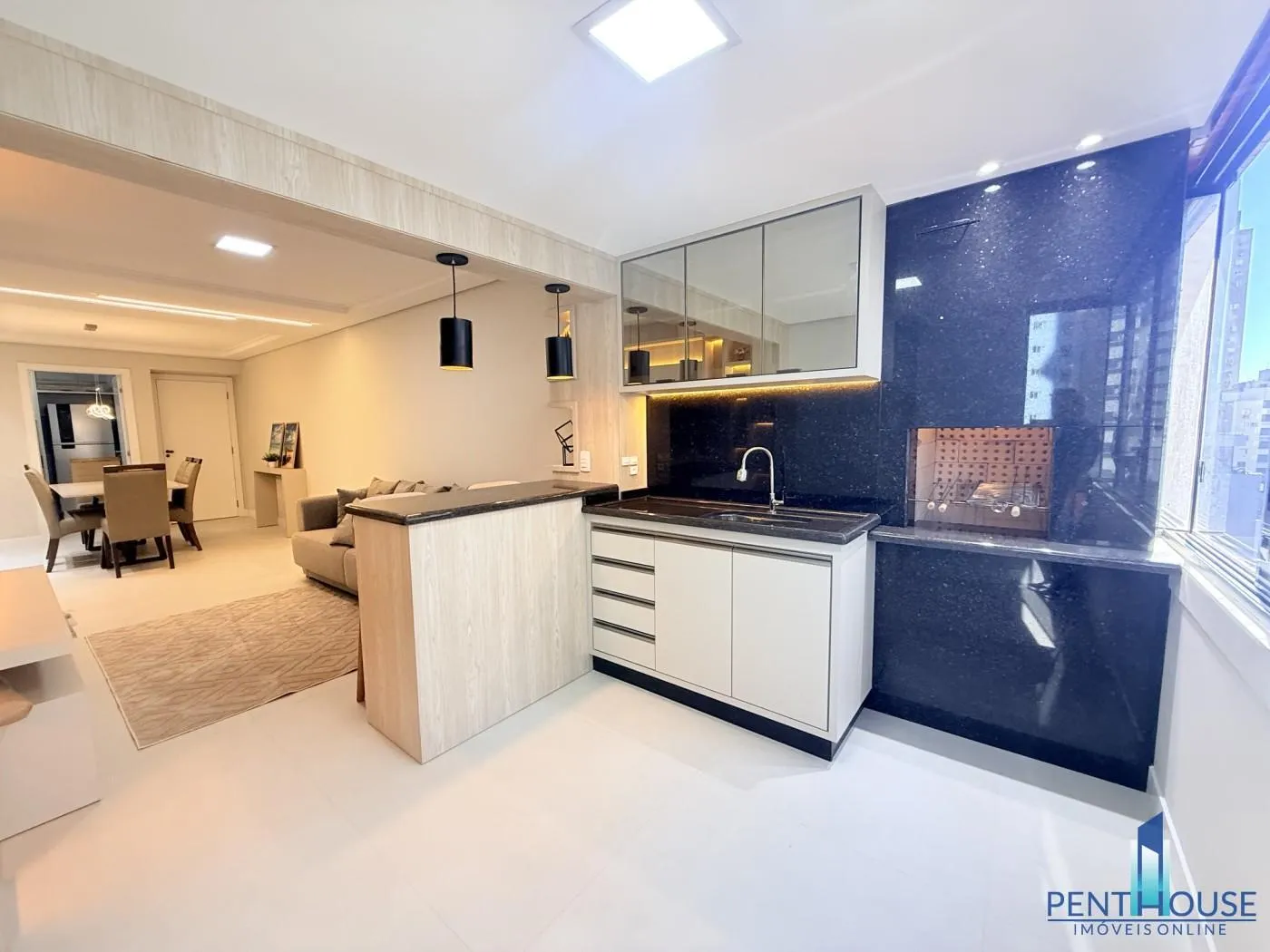 Imagem Apartamento Quadra Mar para Venda em Balneário Camboriú, CENTRO, 2 dormitórios, 1 suíte, 2 banheiros, 1 vaga