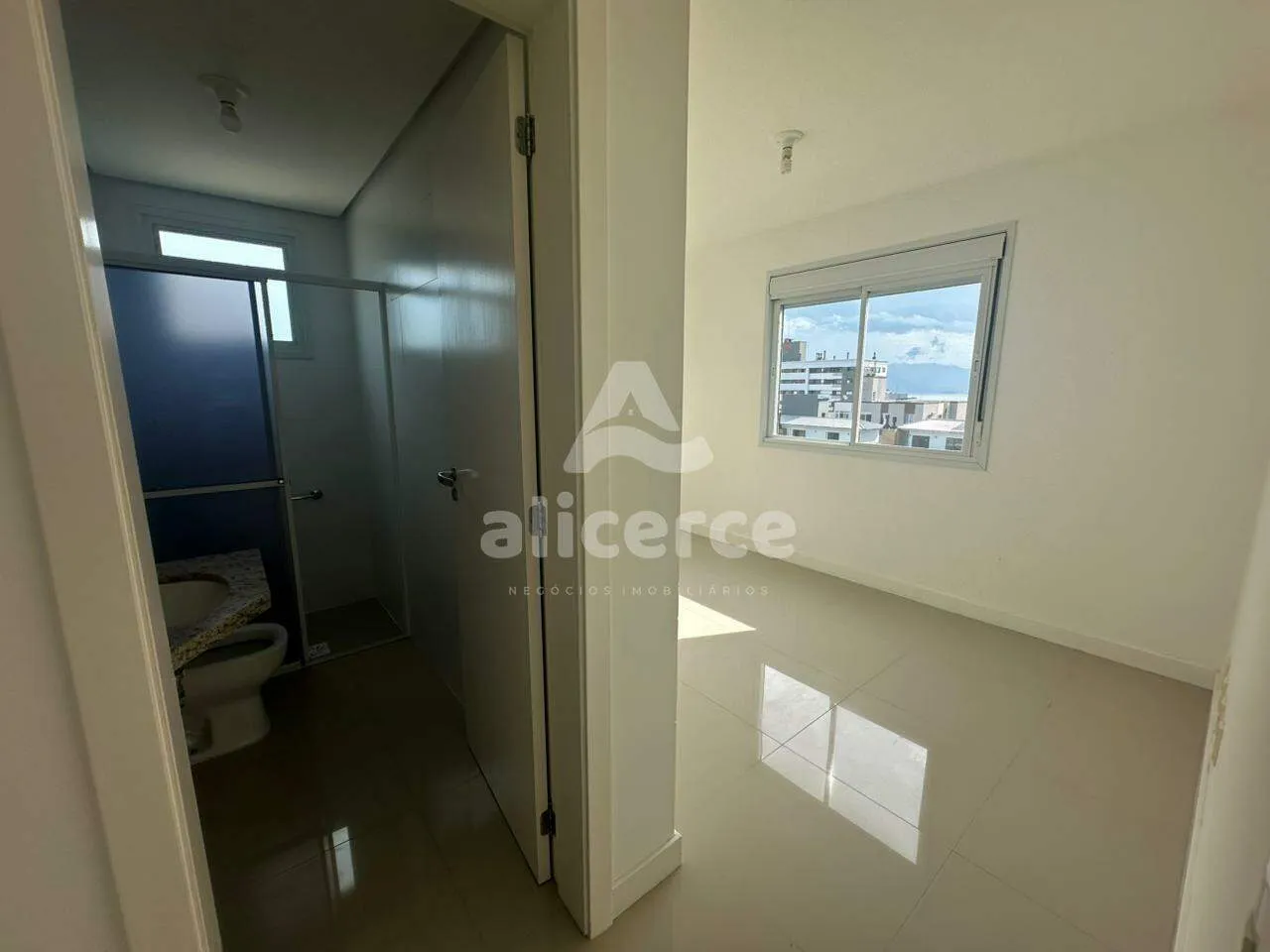 Imagem Apartamento à venda - 2 quartos I 1 suíte I 70m² I Sacada com churrasqueira - em Jardim Atlântico - Florianópolis