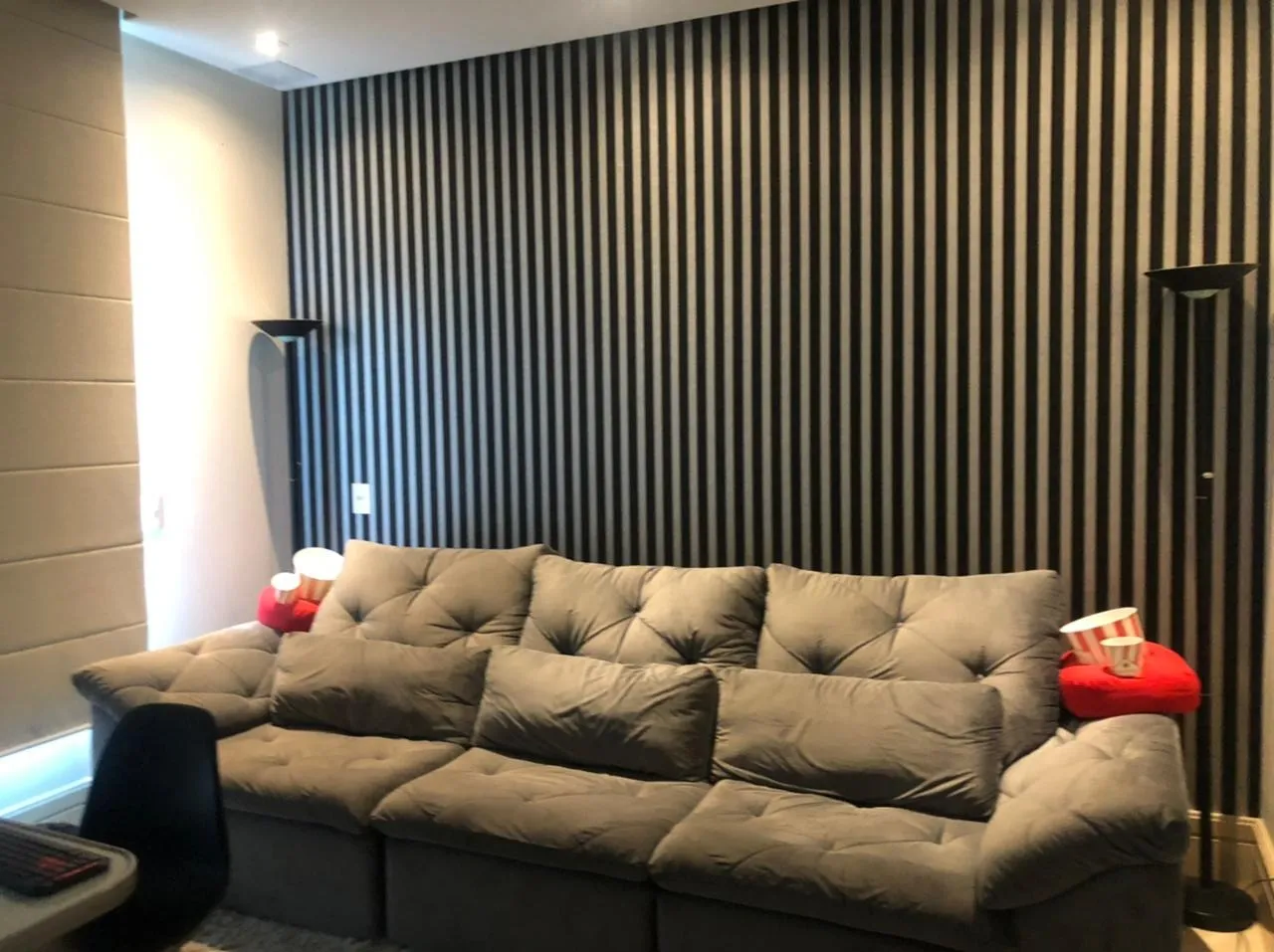 Imagem Casa 4 suítes MOBILIADA e decorada para locação e ou venda