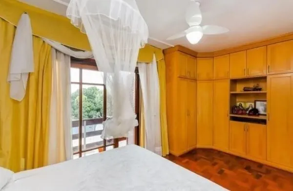 Imagem Casa / sobrado no bairro Jardim Itu de 3 dormitórios e pátio com piscina